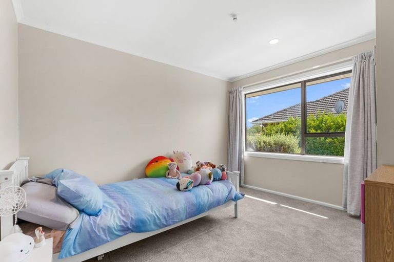 Photo of property in 17 Liverton Crescent, Bishopdale, Christchurch, 8053