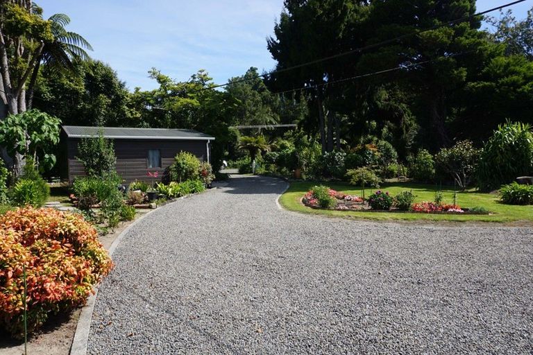 Photo of property in 24 Avenue North Road, Levin, 5510