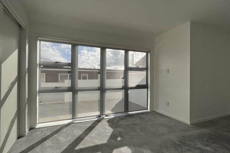 Photo of property in 274 Lake Road, Hauraki, Auckland, 0622