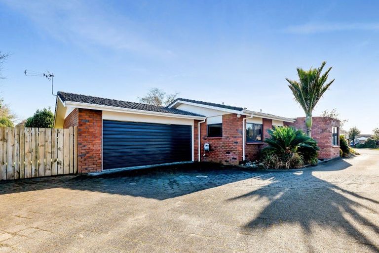 Photo of property in 8 Argyle Place, Highlands Park, New Plymouth, 4312