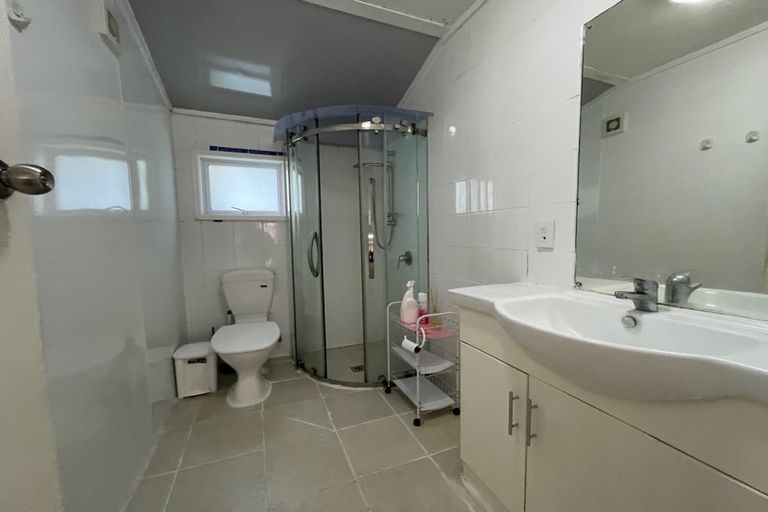 Photo of property in 35 Wairau Road, Forrest Hill, Auckland, 0627