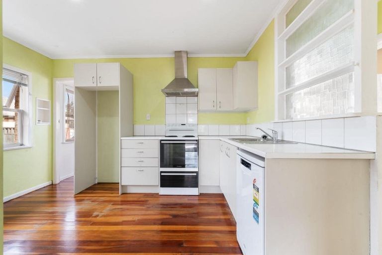 Photo of property in 9 Alma Crescent, Papakura, 2110