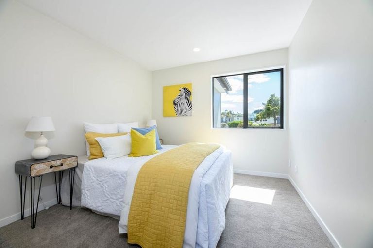 Photo of property in 12b September Place, Forrest Hill, Auckland, 0620