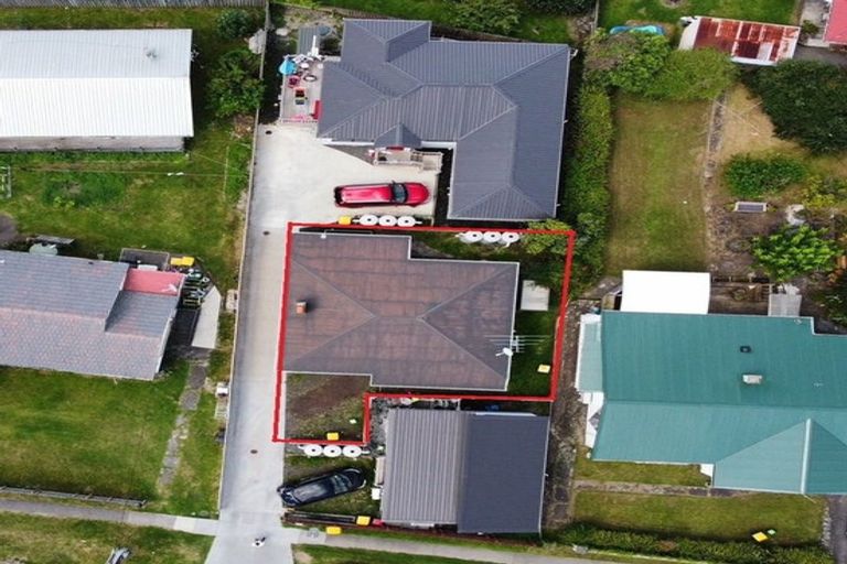 Photo of property in 4 Fruitvale Road, New Lynn, Auckland, 0600