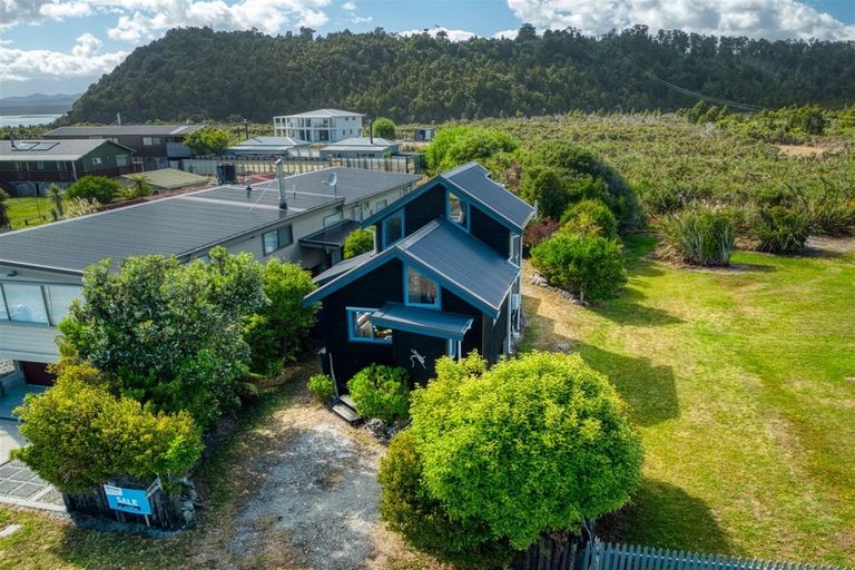 Photo of property in 33 The Strand, Okarito, Whataroa, 7886