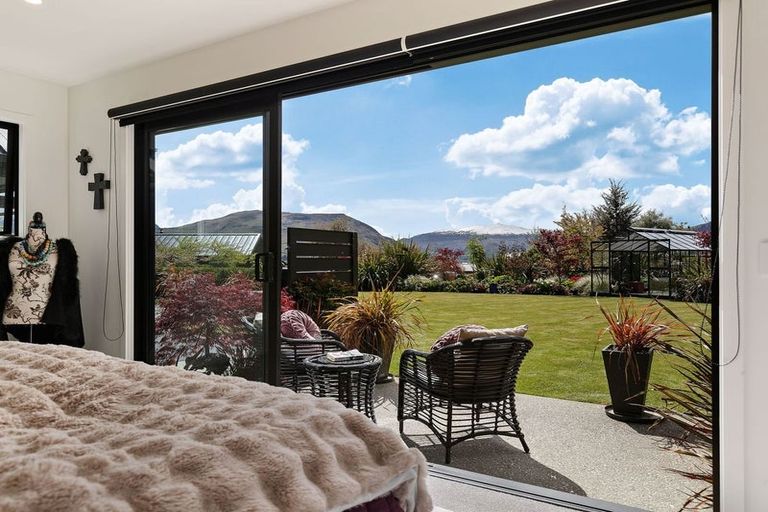 Photo of property in 2 Caithness Court, Jacks Point, Queenstown, 9371