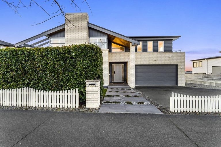 Photo of property in 33 Te Oneroa Way, Long Bay, Auckland, 0630