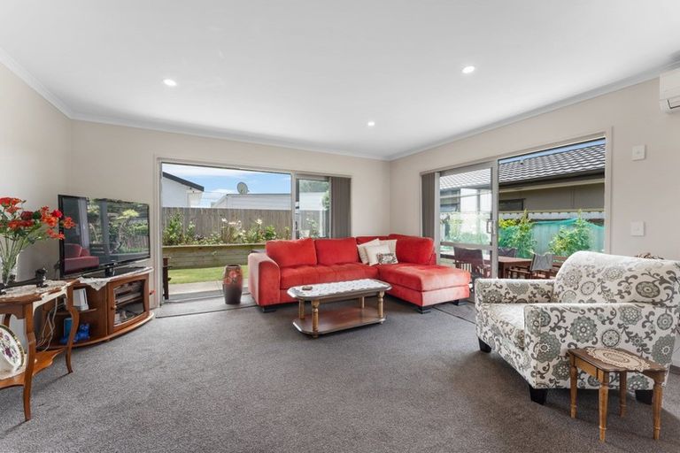 Photo of property in 27a Tukapa Street, Westown, New Plymouth, 4310