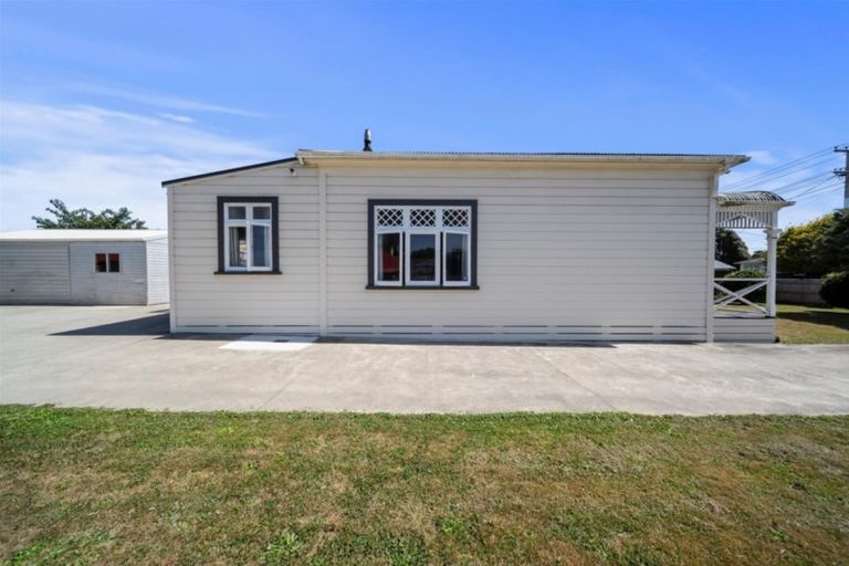 Photo of property in 106 Manawapou Road, Hawera, 4610