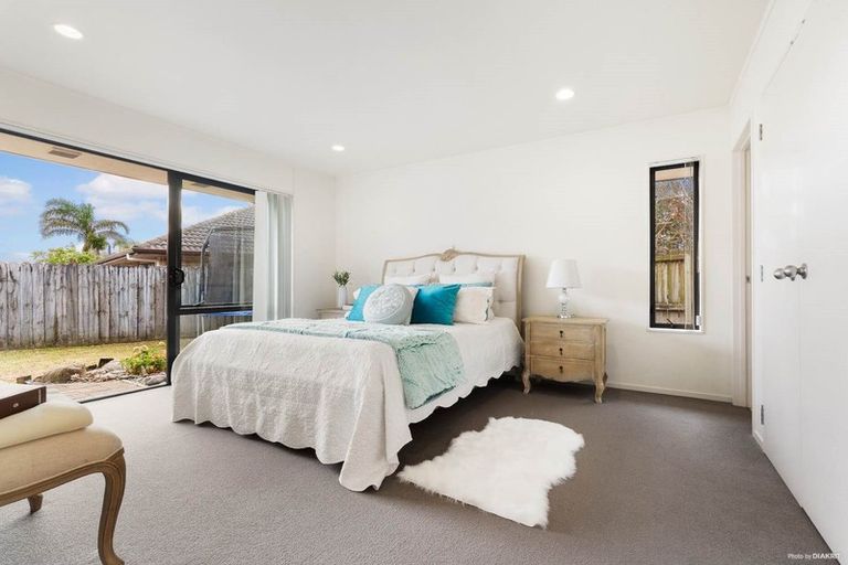 Photo of property in 14 Ballydonegan Rise, East Tamaki, Auckland, 2013