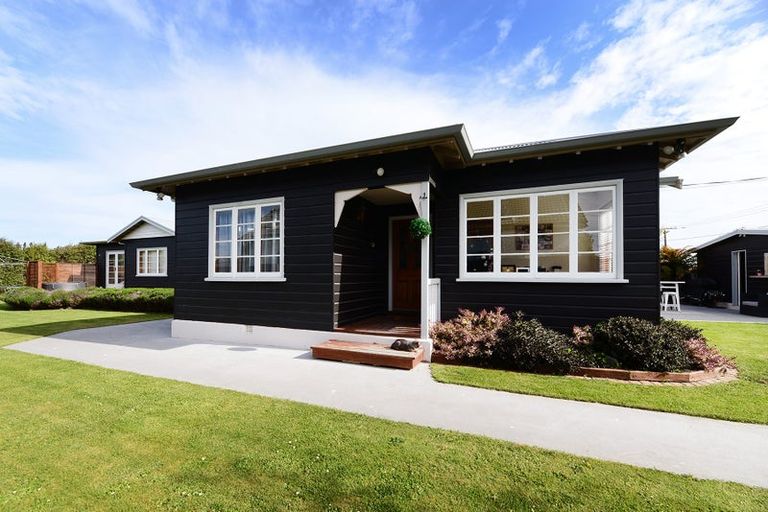 Photo of property in 17 Thackeray Street, Saint Andrews, 7988