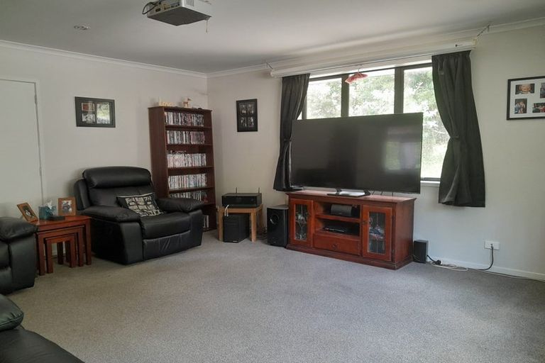 Photo of property in 296 Forest Hill Road, Waiatarua, Auckland, 0612