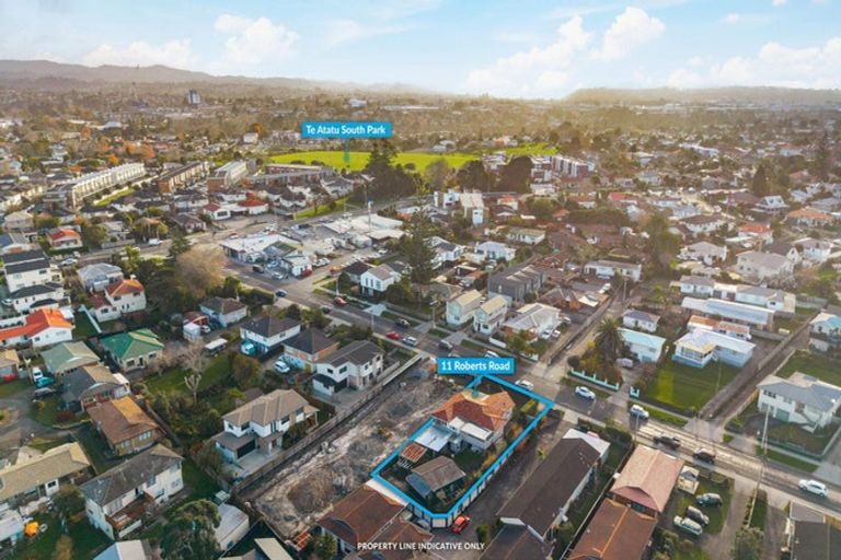 Photo of property in 11 Roberts Road, Te Atatu South, Auckland, 0610