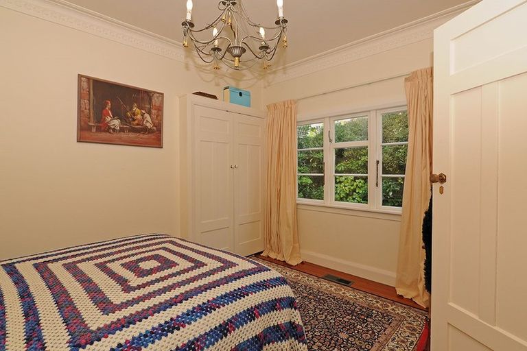 Photo of property in 33 Tio Tio Road, Miramar, Wellington, 6022