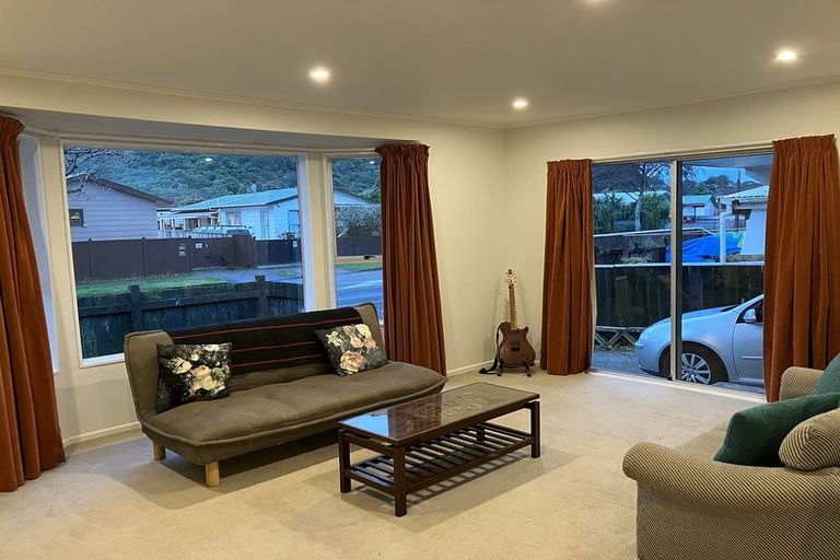Photo of property in 2/52 Gemstone Drive, Birchville, Upper Hutt, 5018