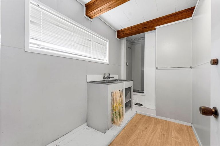 Photo of property in 1 Realm Place, Massey, Auckland, 0614