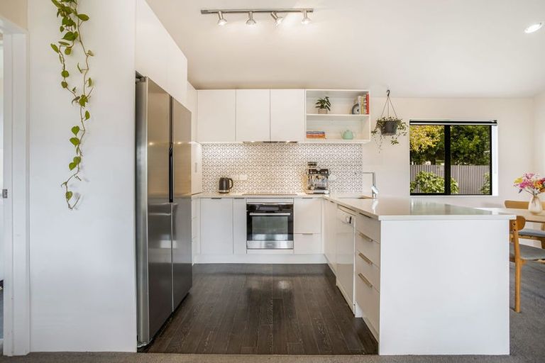 Photo of property in 5a Roby Street, Te Atatu Peninsula, Auckland, 0610