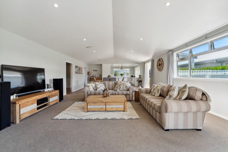 Photo of property in 8 Pukatea Lane, Kinloch, Taupo, 3377