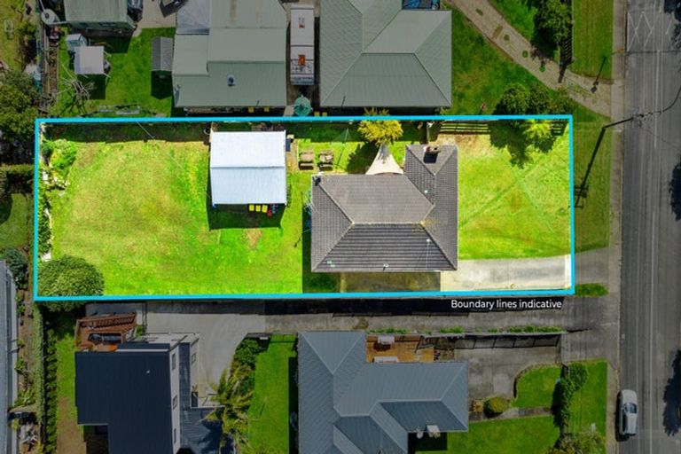 Photo of property in 92 Gloria Avenue, Te Atatu Peninsula, Auckland, 0610