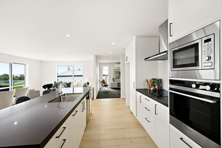 Photo of property in 20 Waititiro Rise, Stanmore Bay, Whangaparaoa, 0932