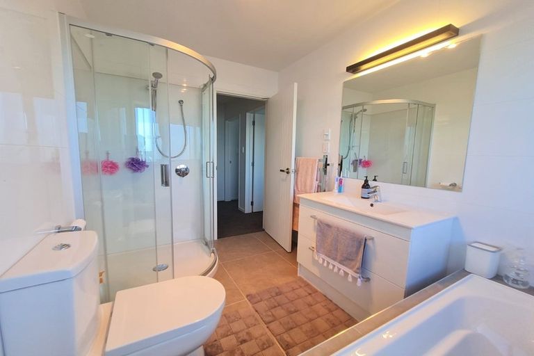 Photo of property in 168 Arran Point Parade, Orewa, 0931