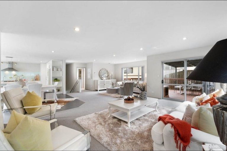 Photo of property in 31 Lucca Crescent, Flat Bush, Auckland, 2019