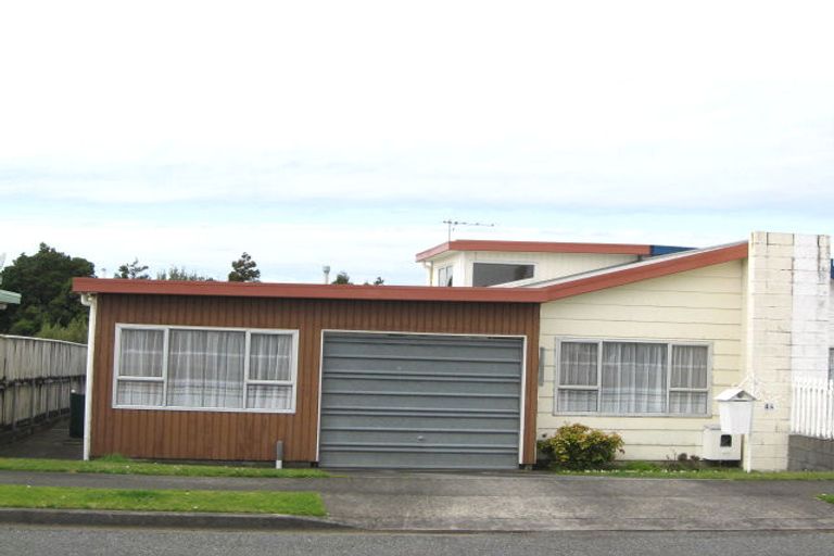 Photo of property in 4a Brierley Place, Marfell, New Plymouth, 4310
