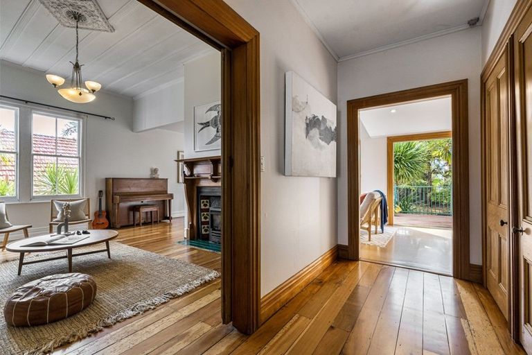 Photo of property in 32 Hastings Parade, Devonport, Auckland, 0624