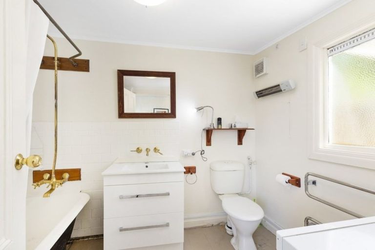 Photo of property in 4 Gordon Road, Plimmerton, Porirua, 5026