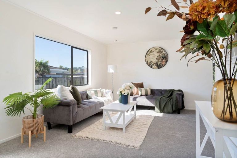 Photo of property in 1/26 Karepo Crescent, Ranui, Auckland, 0612