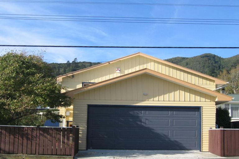 Photo of property in 365 Stokes Valley Road, Stokes Valley, Lower Hutt, 5019
