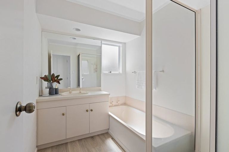 Photo of property in 2a Trafalgar Road, Milford, Auckland, 0620