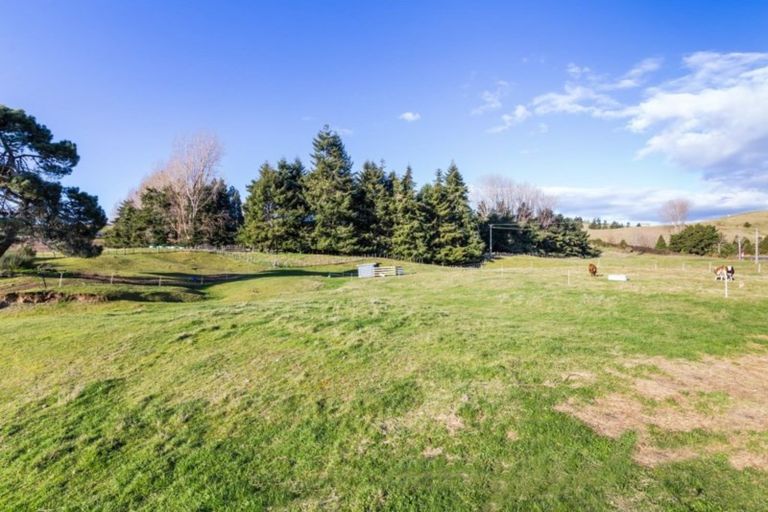 Photo of property in 2 Charnley Way, Kinloch, Taupo, 3385