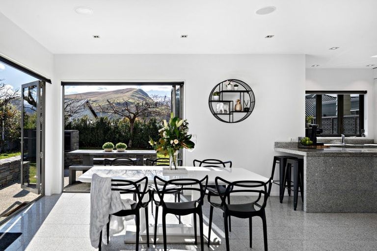 Photo of property in 9 Bridesdale Drive, Lake Hayes, Queenstown, 9304