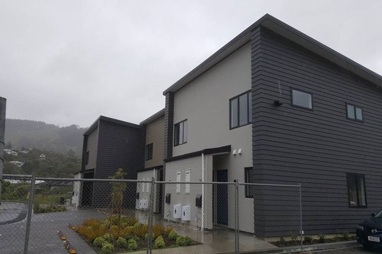 Photo of property in 16/9 Surrey Street, Tawa, Wellington, 5028