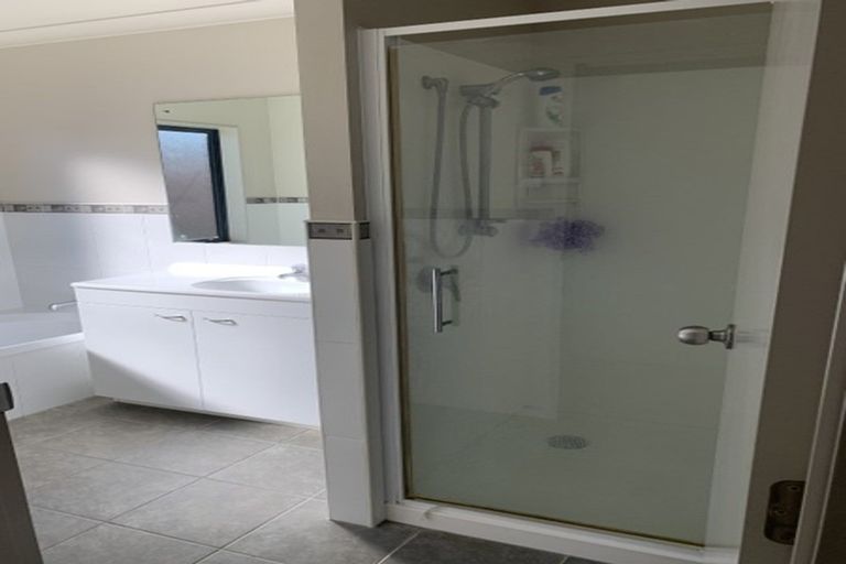 Photo of property in 42 Mandalay Place, Waiuku, 2123