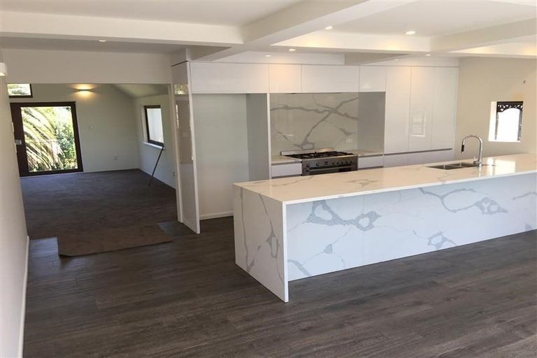 Photo of property in 480a Beach Road, Murrays Bay, Auckland, 0630