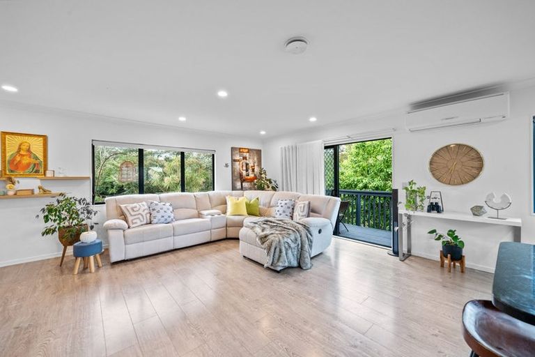 Photo of property in 15 Zefiro Drive, Massey, Auckland, 0614