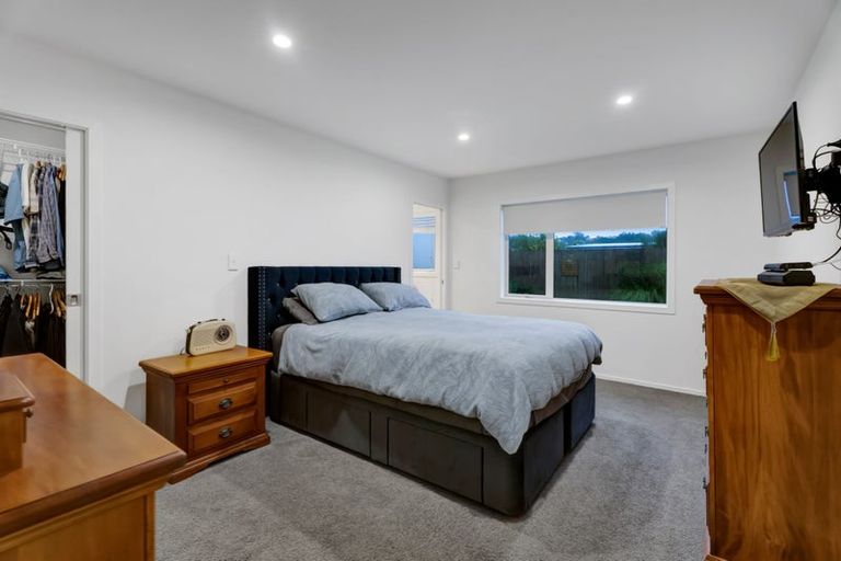 Photo of property in 2 Rayner Way, Glen Avon, New Plymouth, 4312