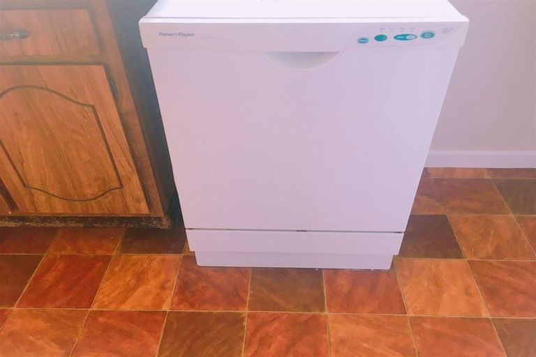 Photo of property in 20 Golf Road, New Lynn, Auckland, 0600