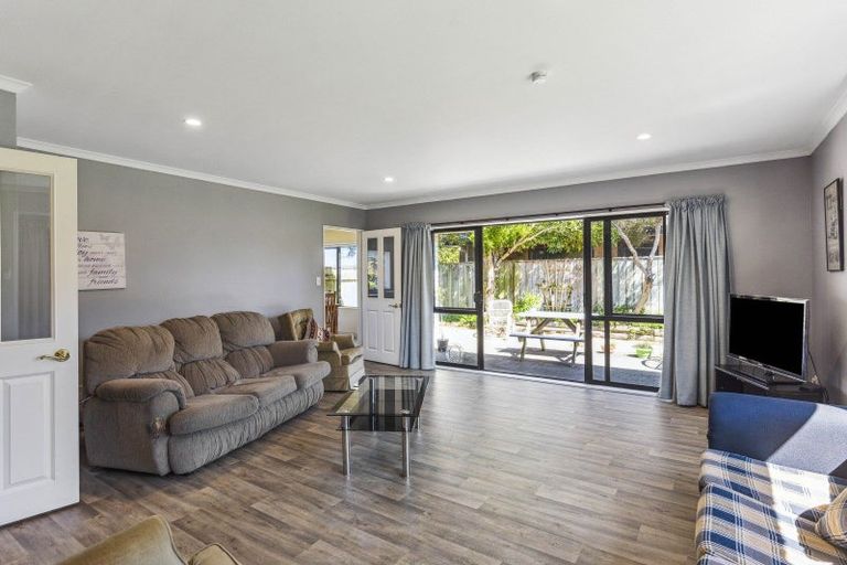 Photo of property in 47 Lorna Irene Drive, Raumati South, Paraparaumu, 5032