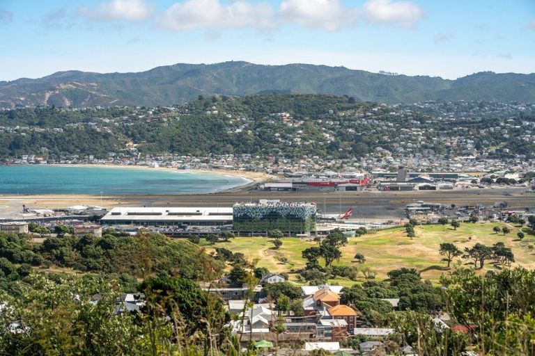 Photo of property in 82 Beacon Hill Road, Strathmore Park, Wellington, 6022