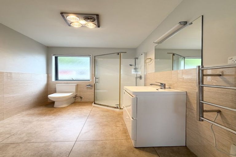 Photo of property in 16 Normandy Place, Henderson, Auckland, 0610