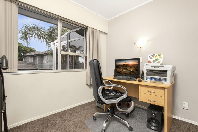Photo of property in 22b Wairere Road, The Gardens, Auckland, 2105