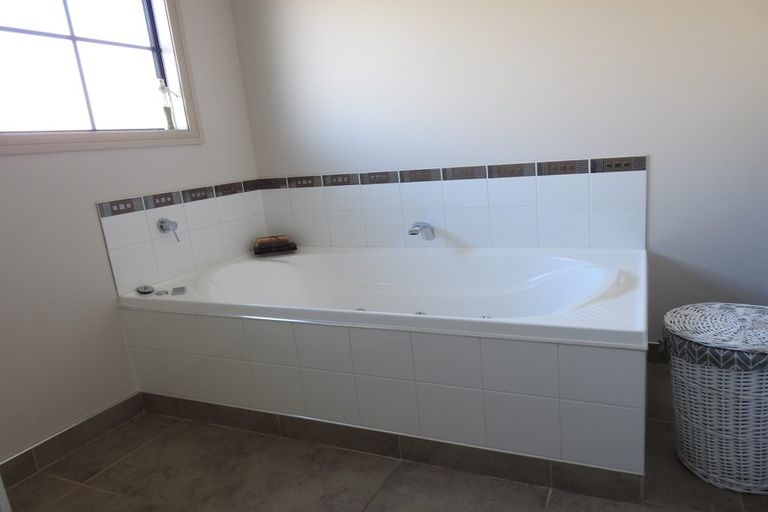 Photo of property in 10 Walnut Grove, Alexandra, 9320