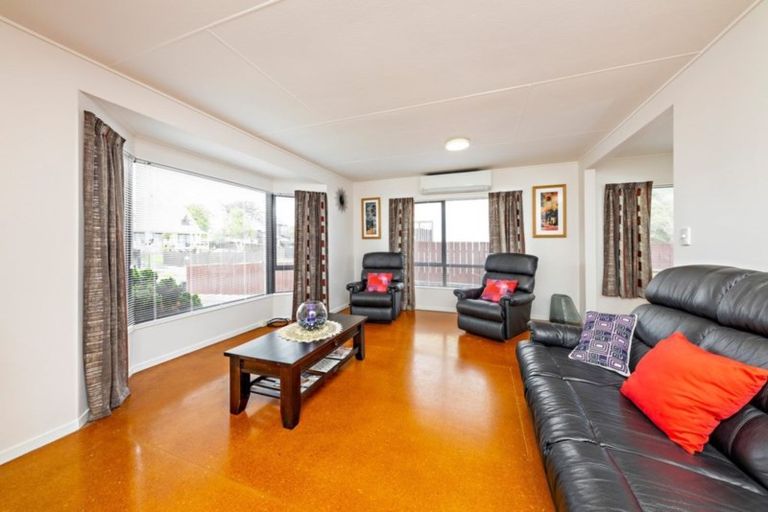 Photo of property in 28 Seaward Place, Wattle Downs, Auckland, 2103