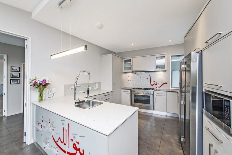 Photo of property in 2 Redcliffs View Lane, Redcliffs, Christchurch, 8081