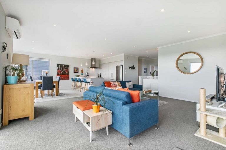 Photo of property in 1b Evans Road, Papamoa Beach, Papamoa, 3118