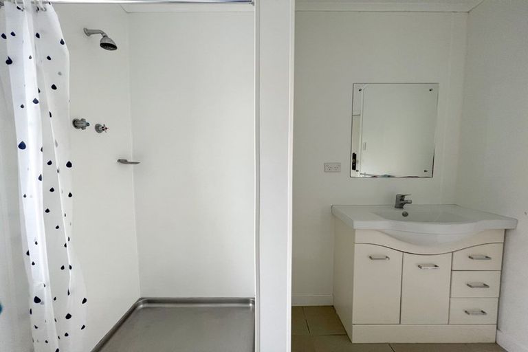 Photo of property in 30b Selwyn Road, Cockle Bay, Auckland, 2014