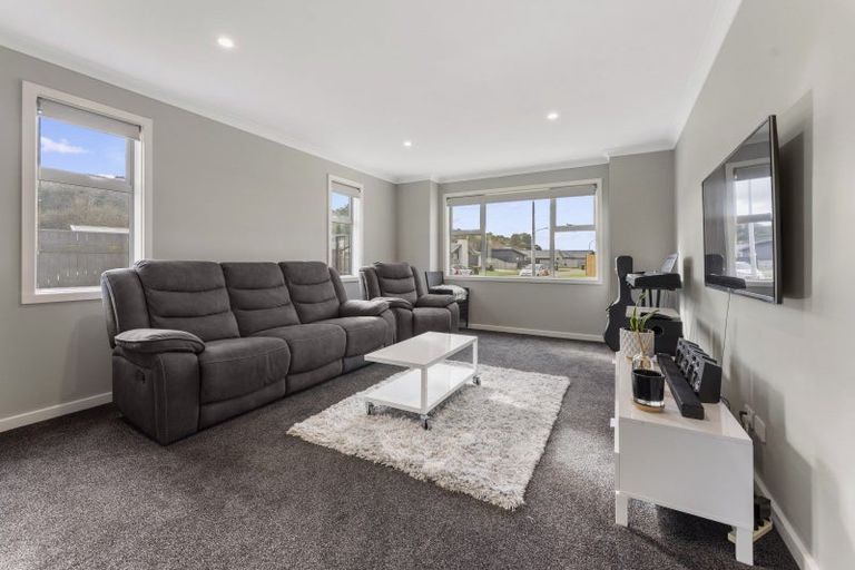 Photo of property in 16 Freedom Drive, Kelvin Grove, Palmerston North, 4414
